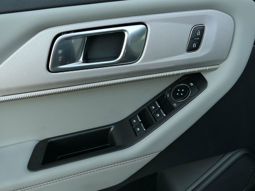 Used 2026 Ford Explorer Active w/ Active Comfort Package image 15