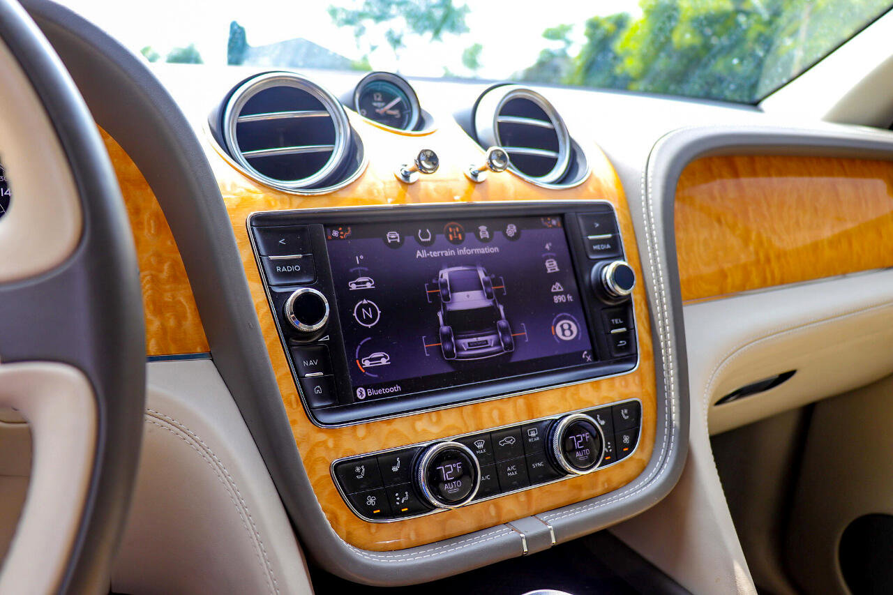 Used 2017 Bentley Bentayga W12 AWD image 18