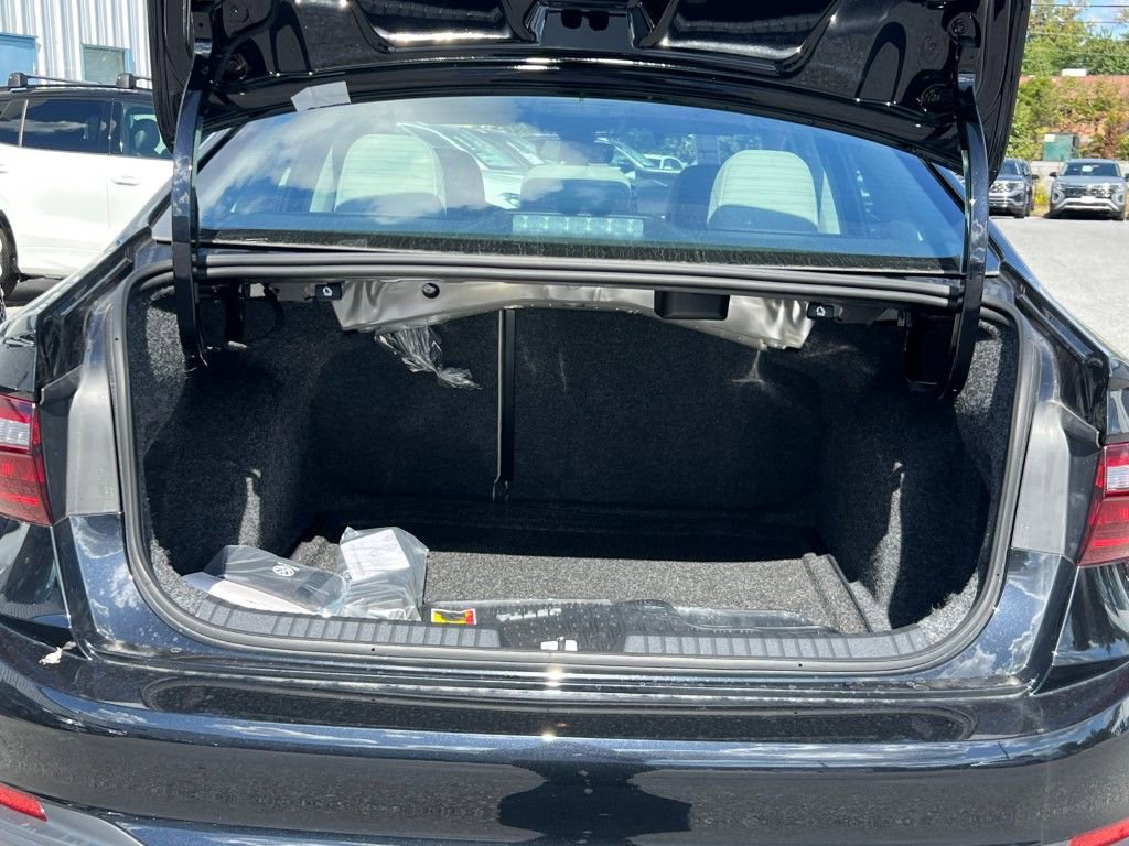 New 2025 Volkswagen Jetta SE image 13