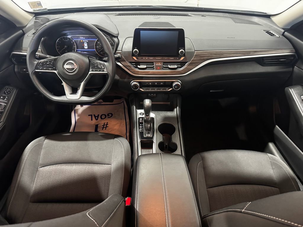Used 2025 Nissan Altima 2.5 SV image 29