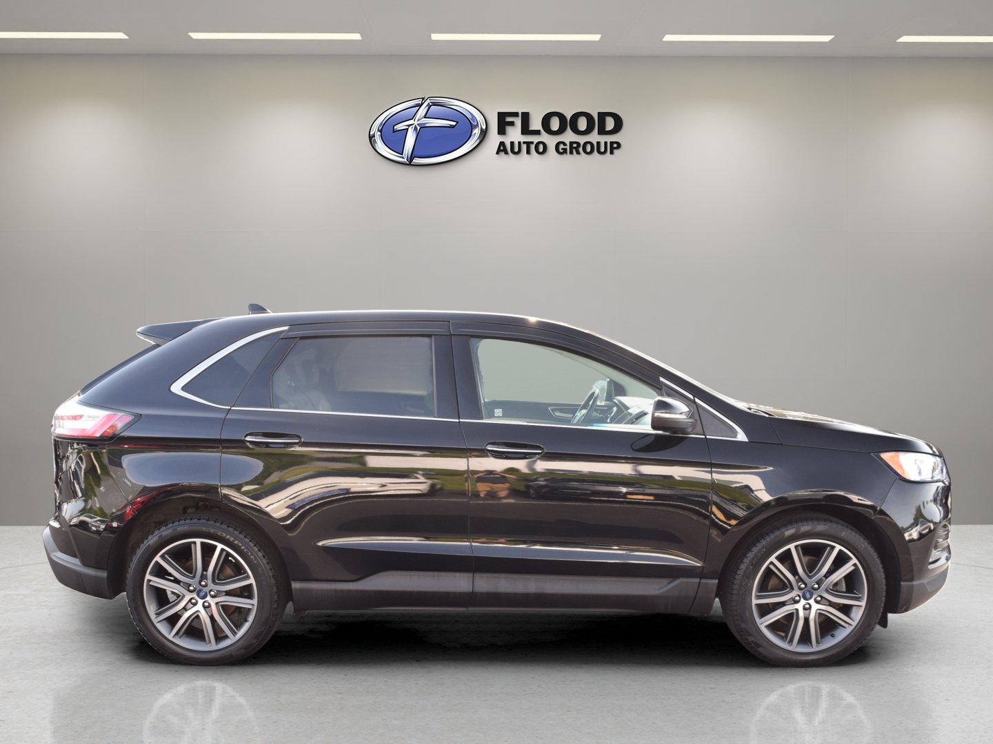 Used 2019 Ford Edge Titanium w/ Cold Weather Package AWD/4WD image 3