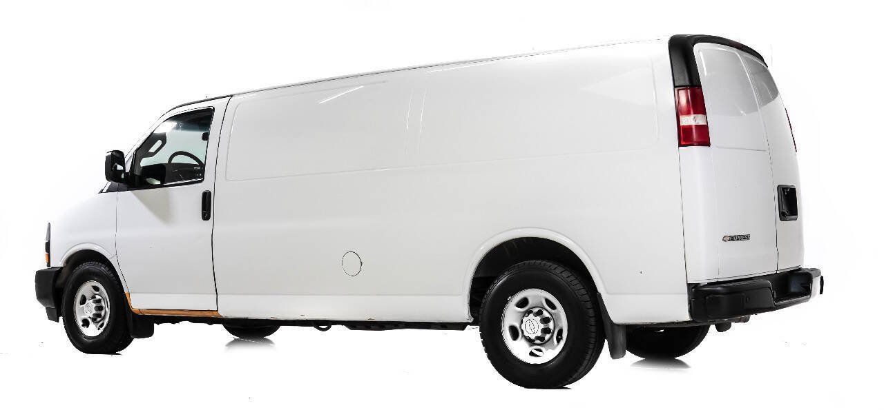 Used 2018 Chevrolet Express 3500 Extended w/ Driver Convenience Package RWD image 4