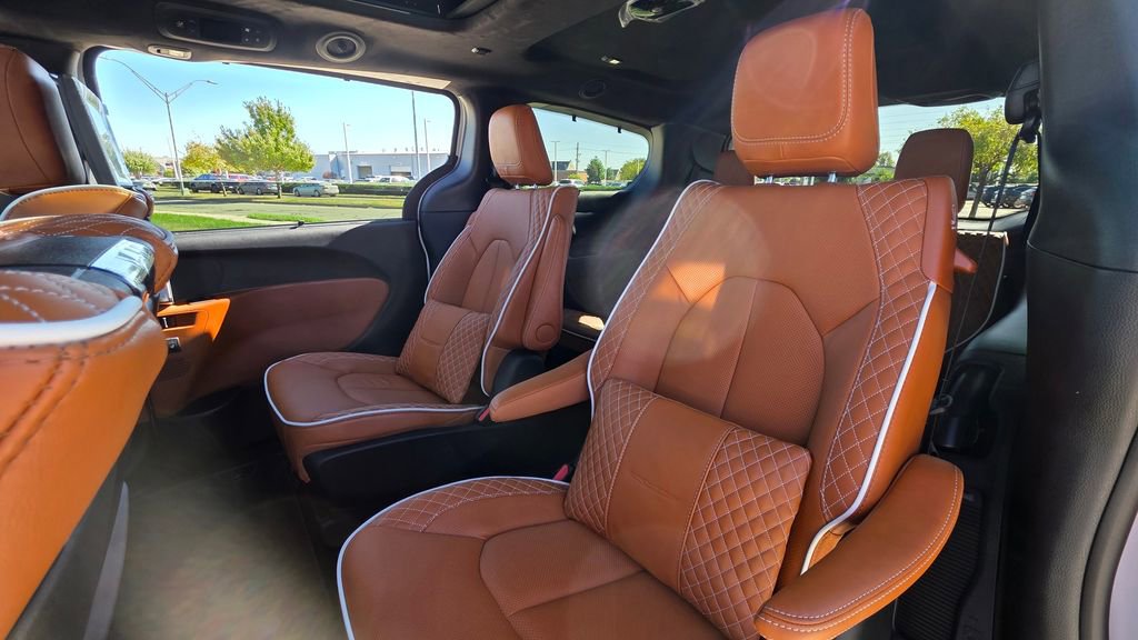 New 2026 Chrysler Pacifica Pinnacle image 19