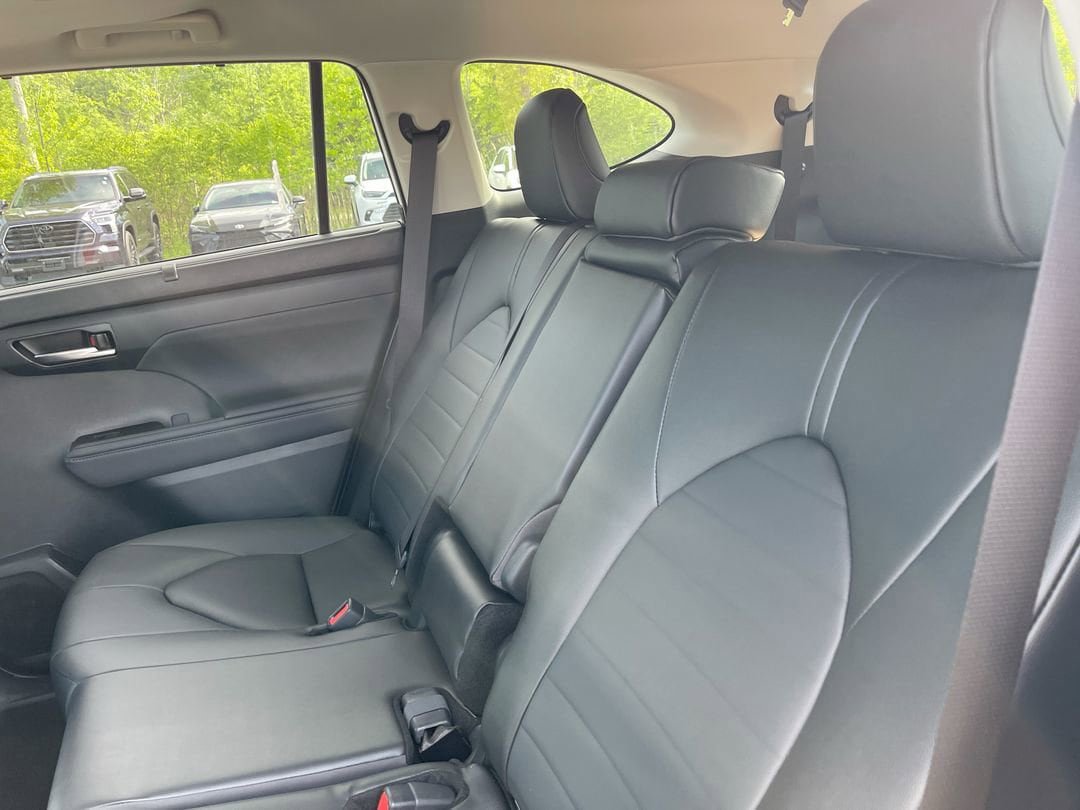 Used 2026 Toyota Highlander XLE AWD/4WD image 9