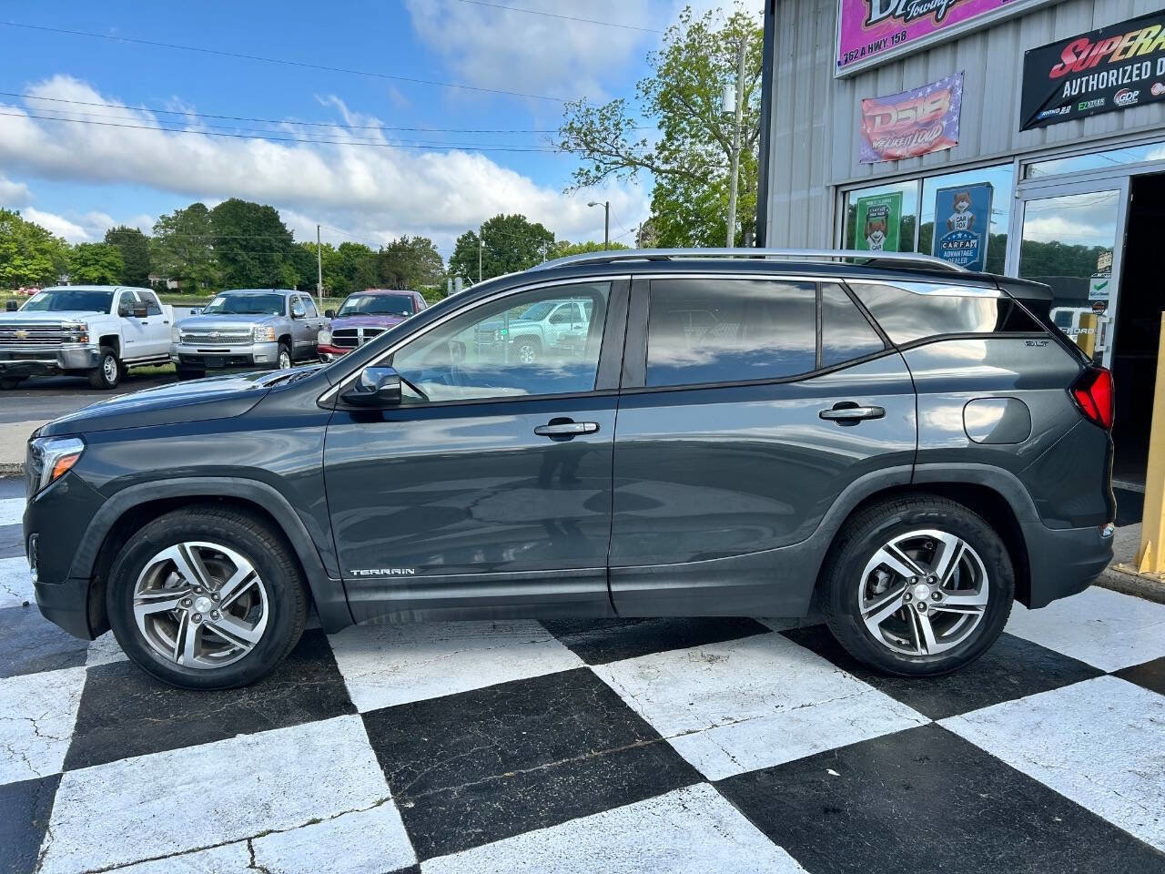 Used 2018 GMC Terrain SLT w/ Infotainment Package II FWD image 2