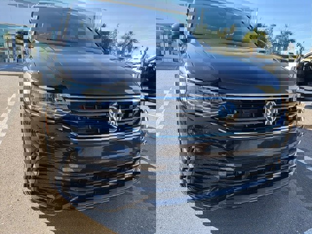 Certified 2023 Volkswagen Tiguan SE R-Line image 6