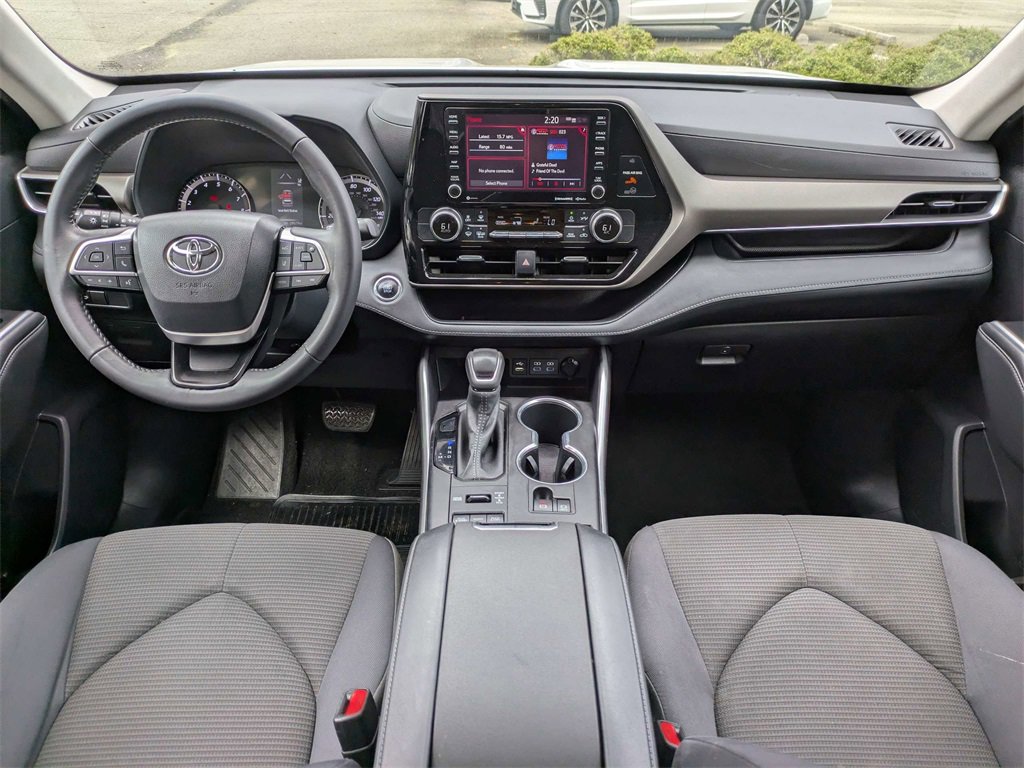 Used 2022 Toyota Highlander LE image 29