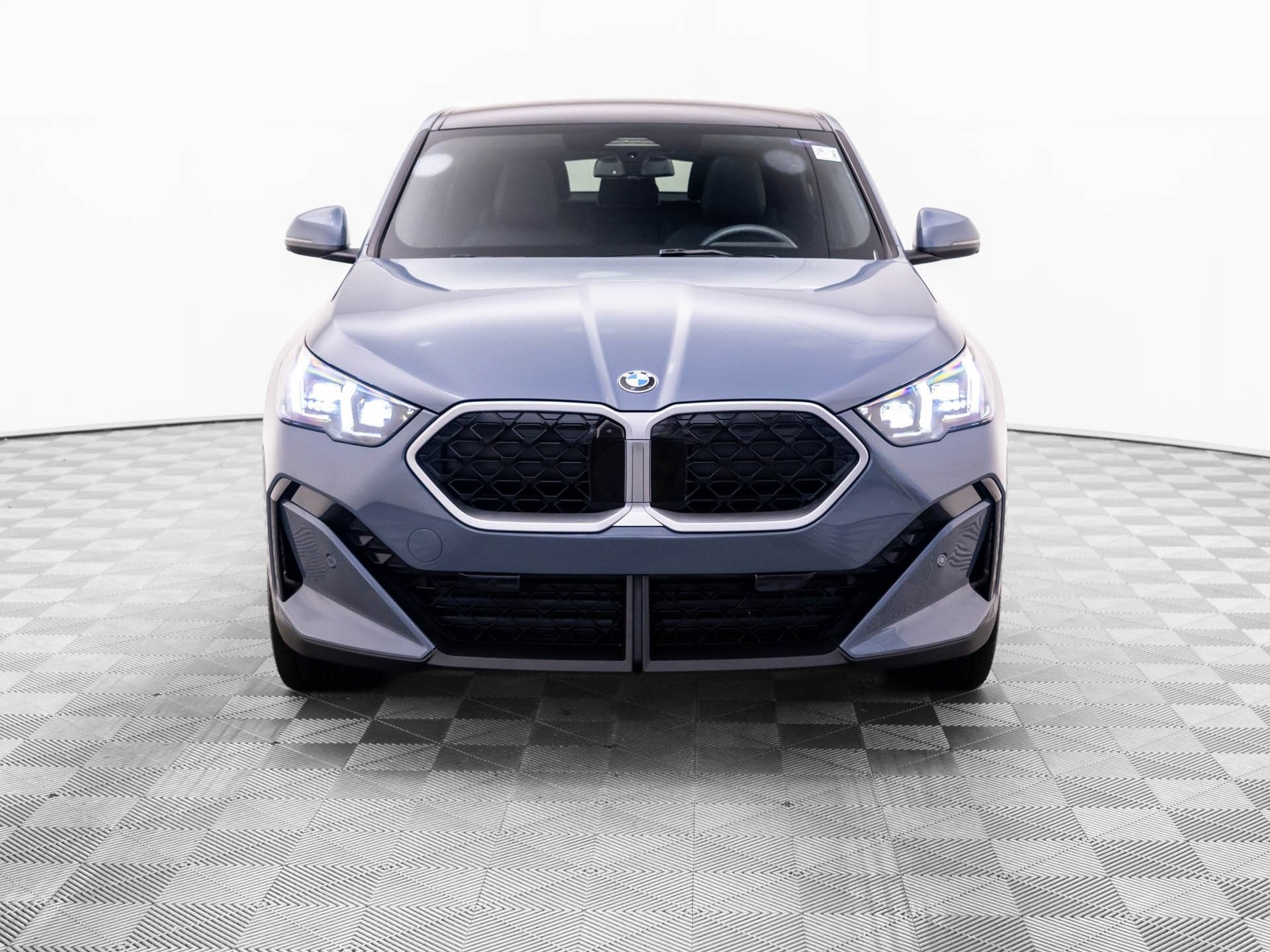 Used 2026 BMW X2 xDrive28i AWD/4WD image 9
