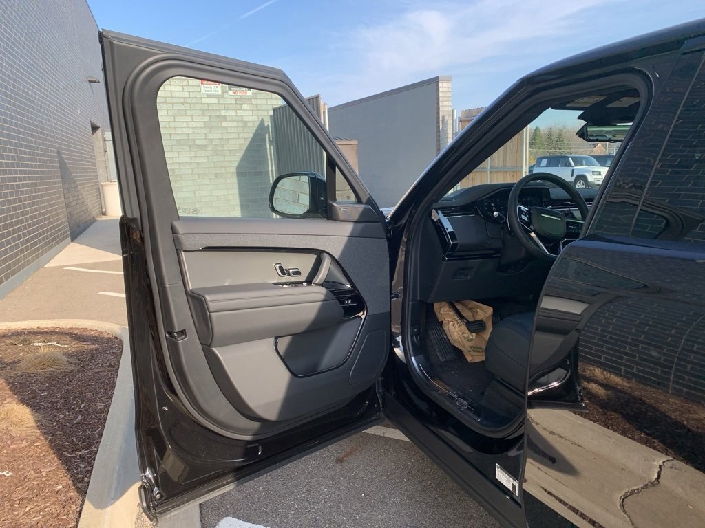 Used 2025 Land Rover Range Rover Sport SE image 6