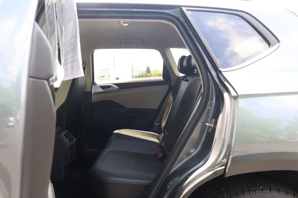 Used 2025 Volkswagen Taos SE FWD image 41