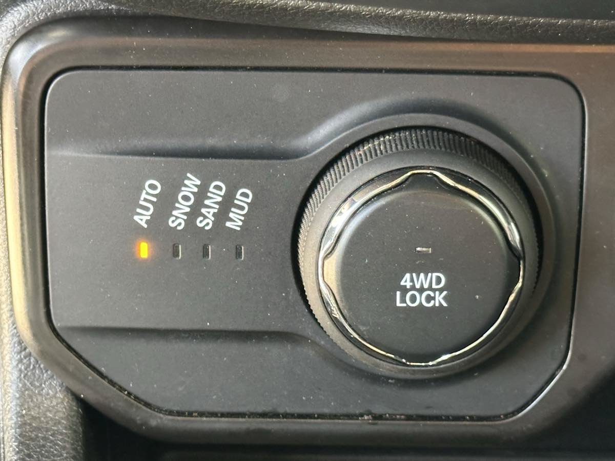 Used 2019 Jeep Renegade Altitude w/ Quick Order Package 2XM AWD/4WD image 18