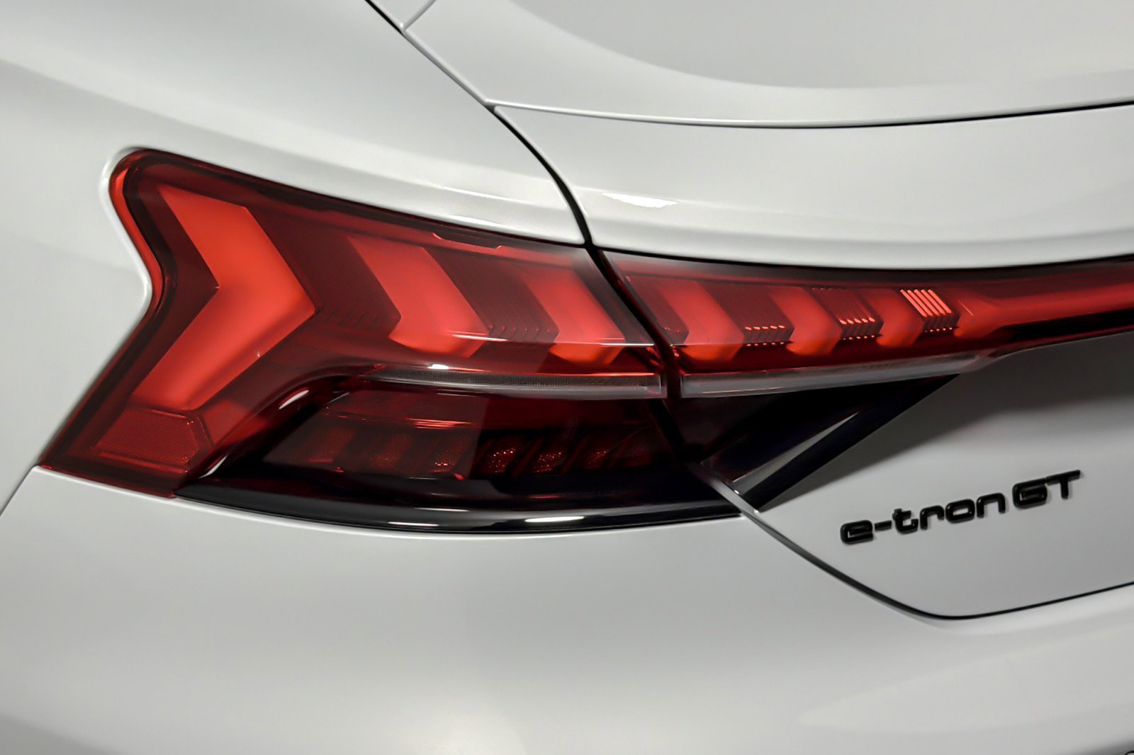 Used 2024 Audi e-tron GT Premium Plus image 26