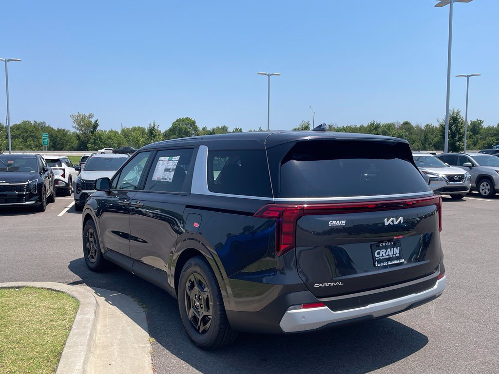 New 2026 Kia Carnival FWD image 5