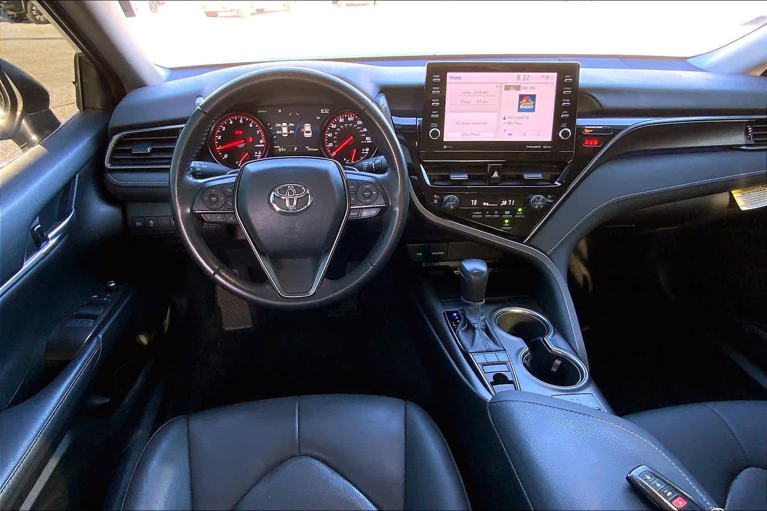 Used 2022 Toyota Camry XSE FWD image 6