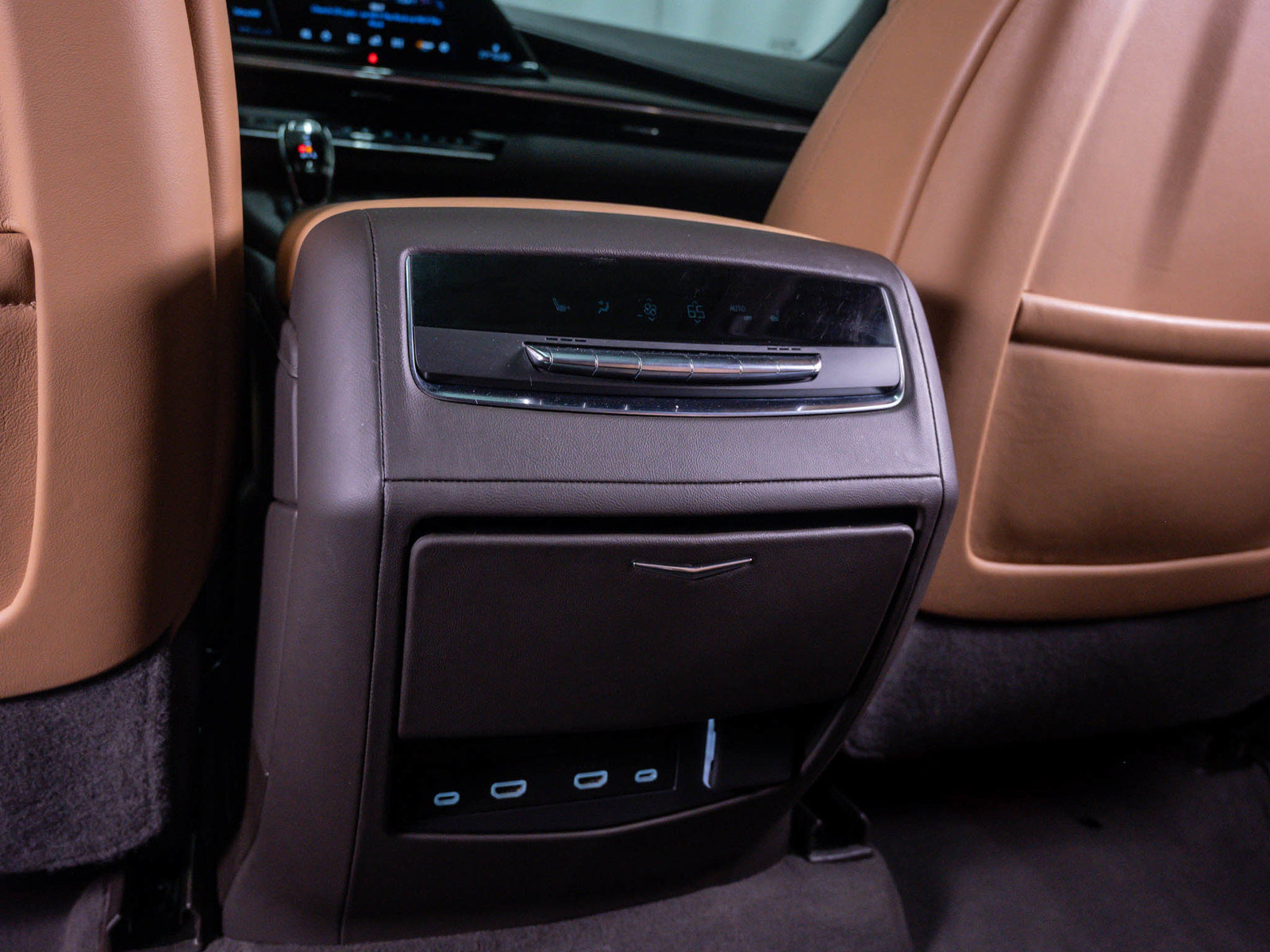 Used 2023 Cadillac Escalade ESV Sport w/ LPO, ONYX Package AWD/4WD image 18