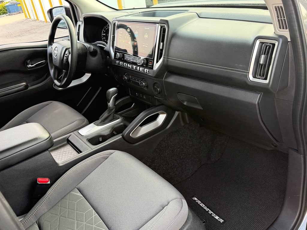 Certified 2025 Nissan Frontier SV w/ Tow Package RWD image 14