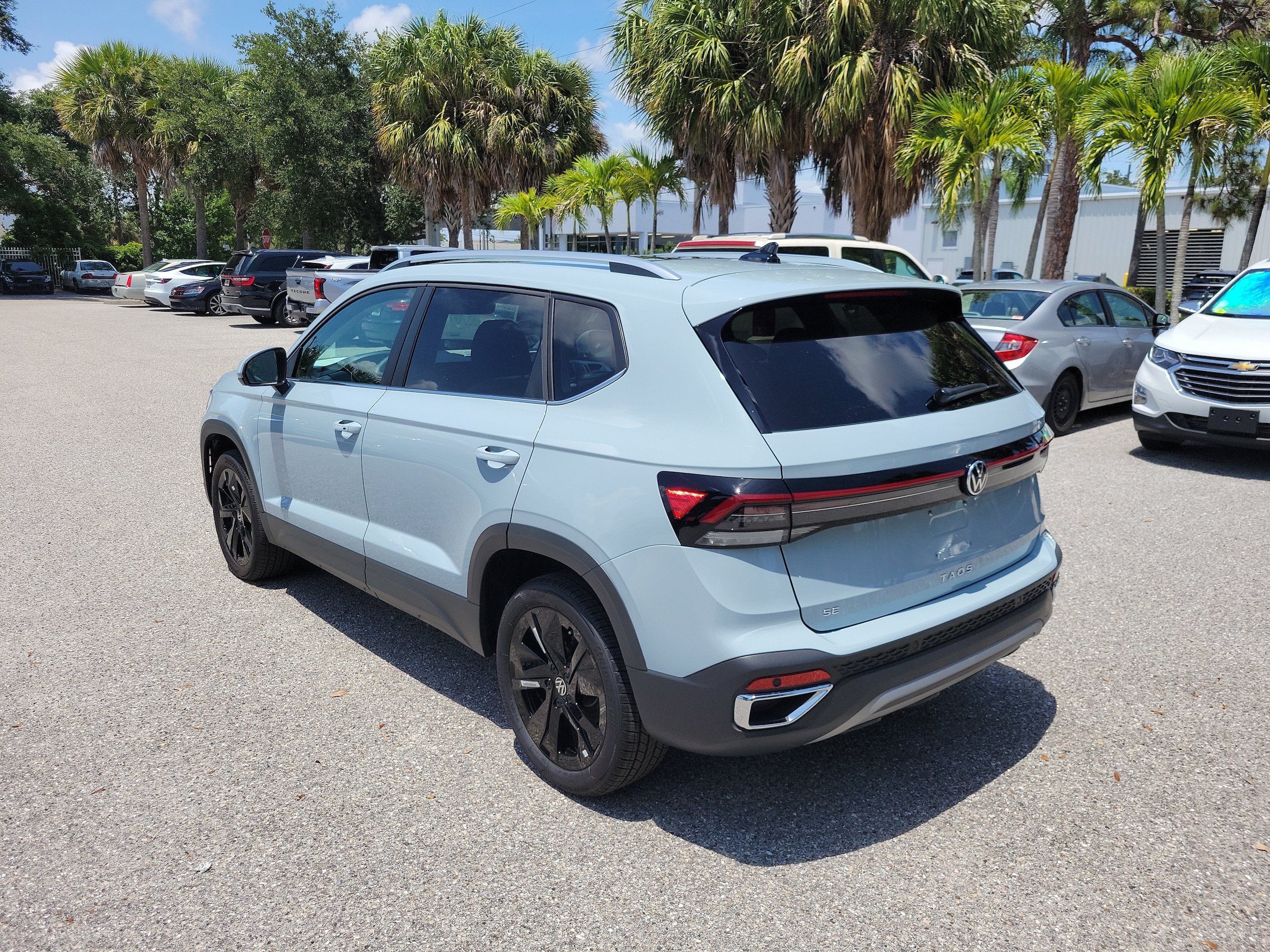 New 2026 Volkswagen Taos SE FWD image 6