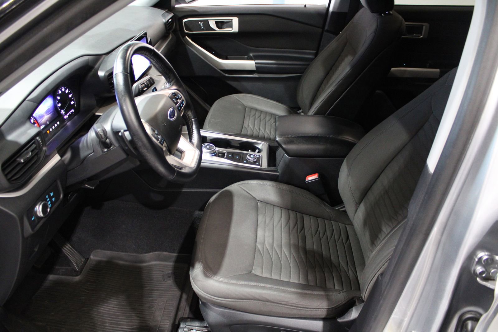 Used 2020 Ford Explorer XLT image 16