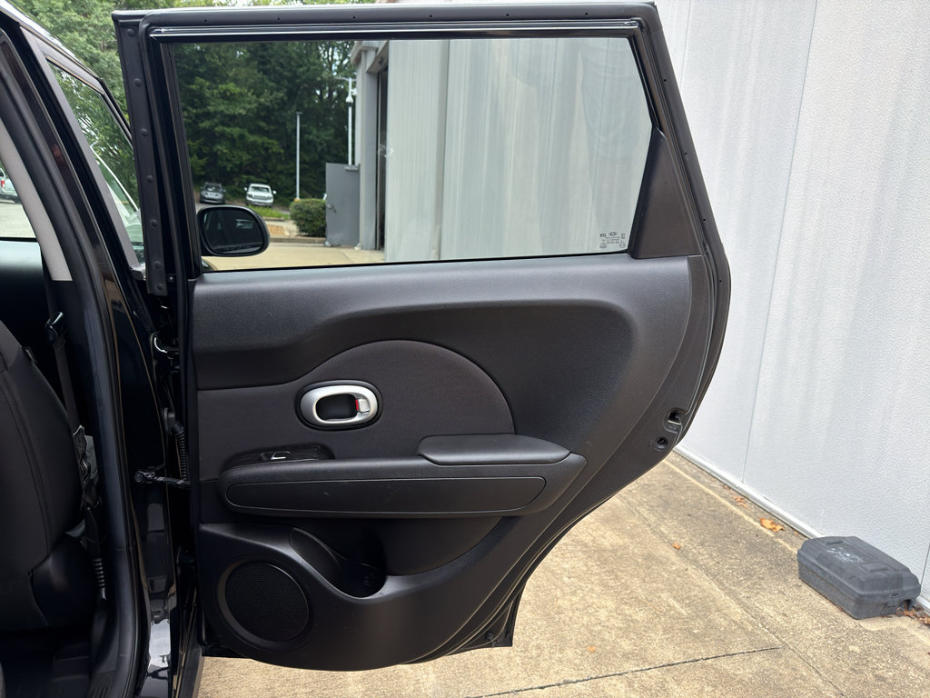 Used 2017 Kia Soul FWD image 16