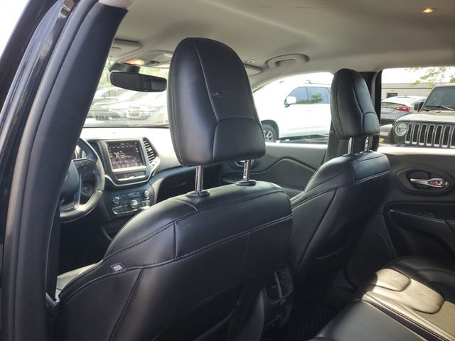 Used 2019 Jeep Cherokee Trailhawk w/ Comfort & Convenience Group AWD/4WD image 11