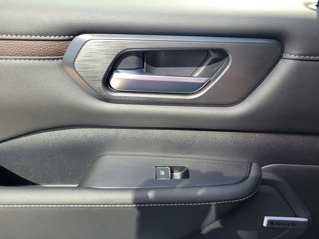New 2025 Nissan Armada SL w/ Captain's Chari Seat Package image 33