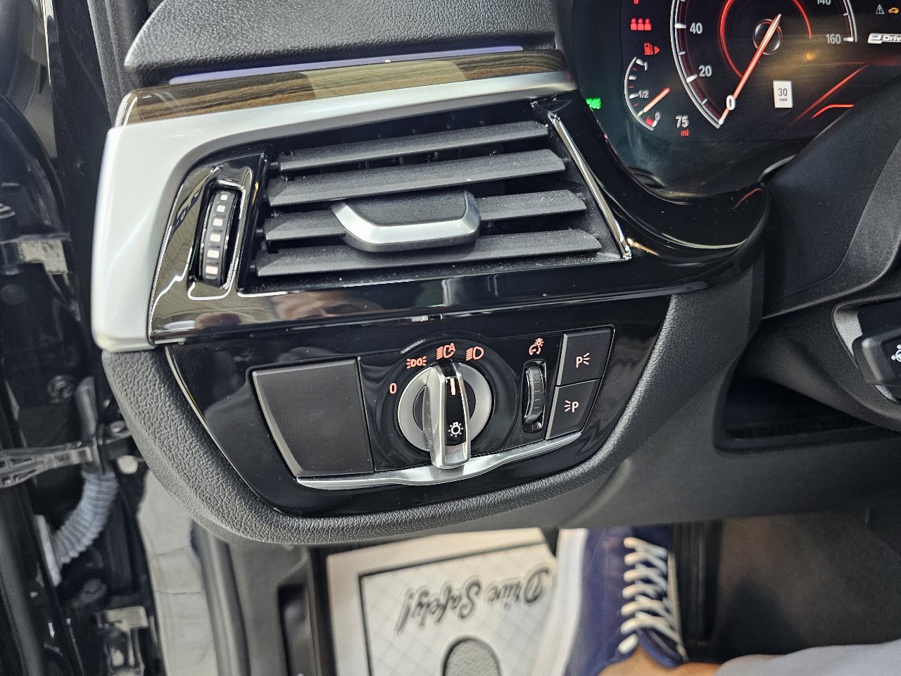 Used 2019 BMW 530e w/ Premium Package image 37