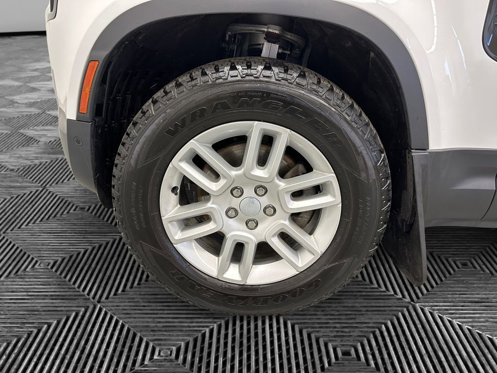 Used 2025 Land Rover Defender 110 S image 14