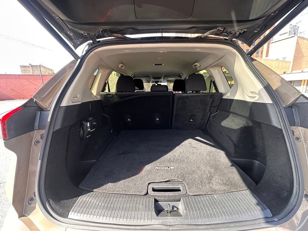 Certified 2024 Nissan Rogue SV FWD image 11