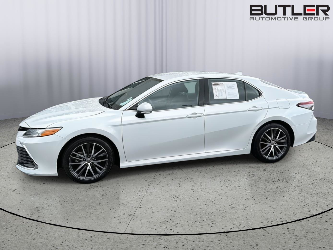 Used 2023 Toyota Camry XLE w/ Navigation Package FWD image 3