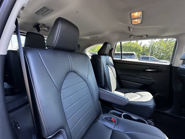 Used 2023 Toyota Highlander XLE AWD/4WD image 38