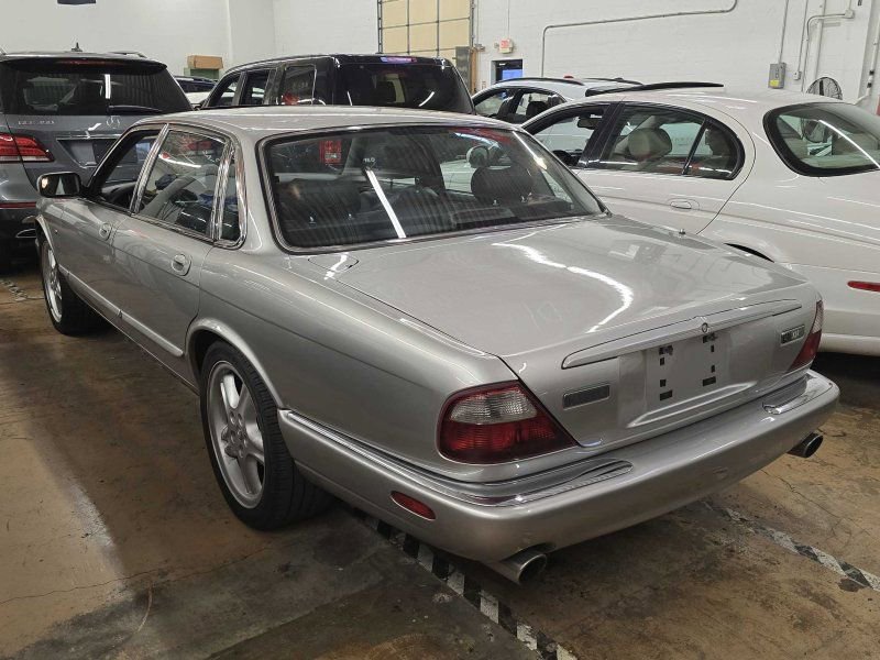Used 1999 Jaguar XJ8 image 14