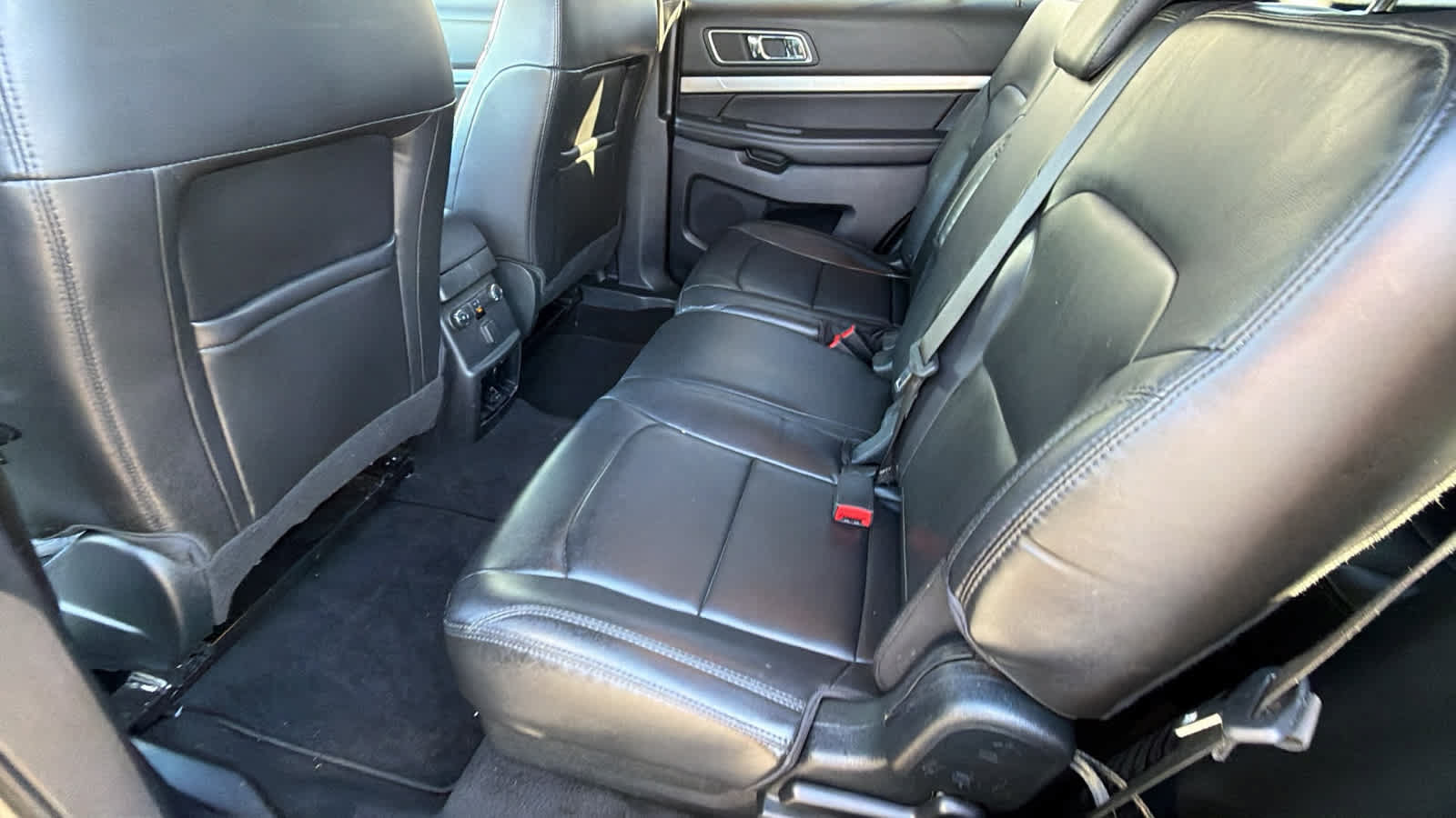 Used 2019 Ford Explorer XLT w/ Equipment Group 202A FWD image 24