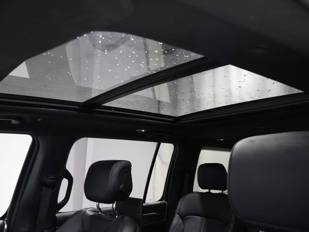 Used 2024 Jeep Wagoneer L Series II image 10