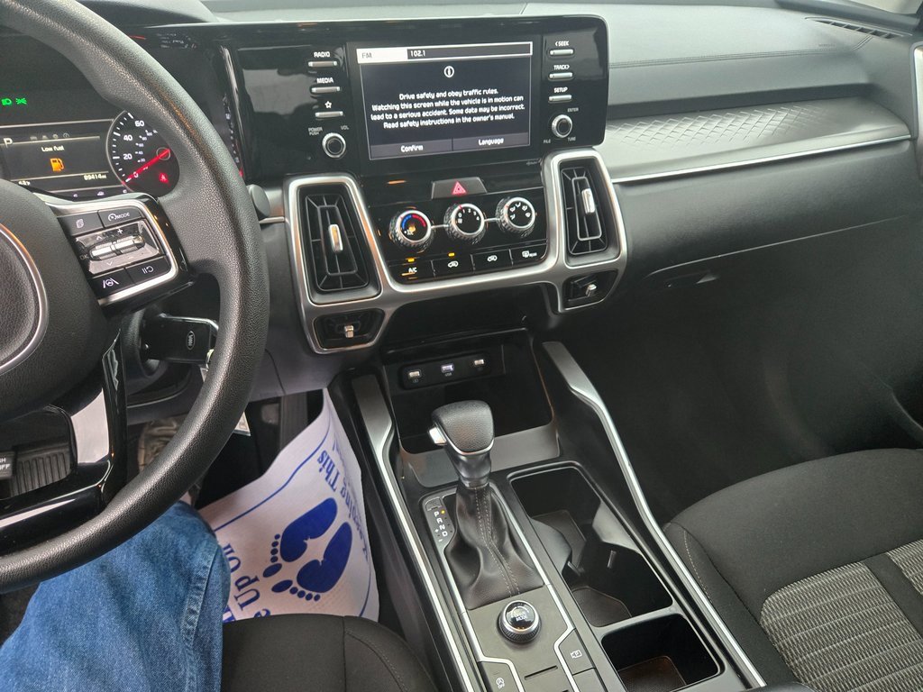 Used 2021 Kia Sorento LX image 10