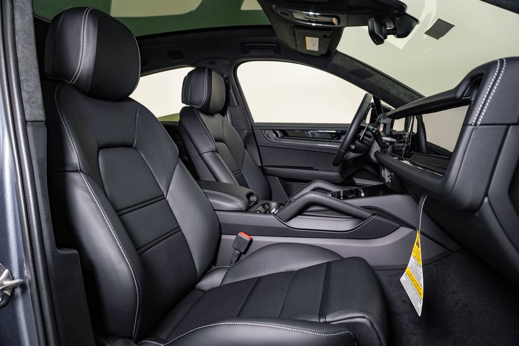 New 2026 Porsche Cayenne GTS AWD/4WD image 15