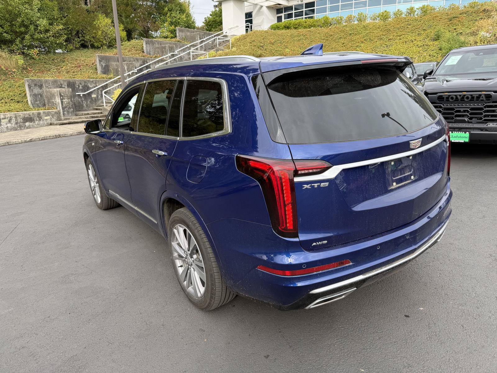 Used 2025 Cadillac XT6 Premium Luxury AWD/4WD image 3