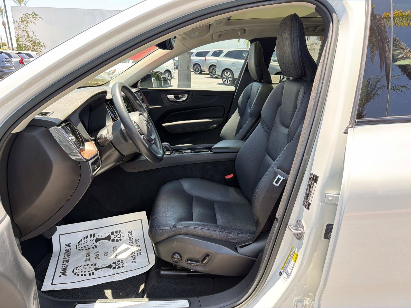 Certified 2023 Volvo XC60 B5 Plus AWD/4WD image 17
