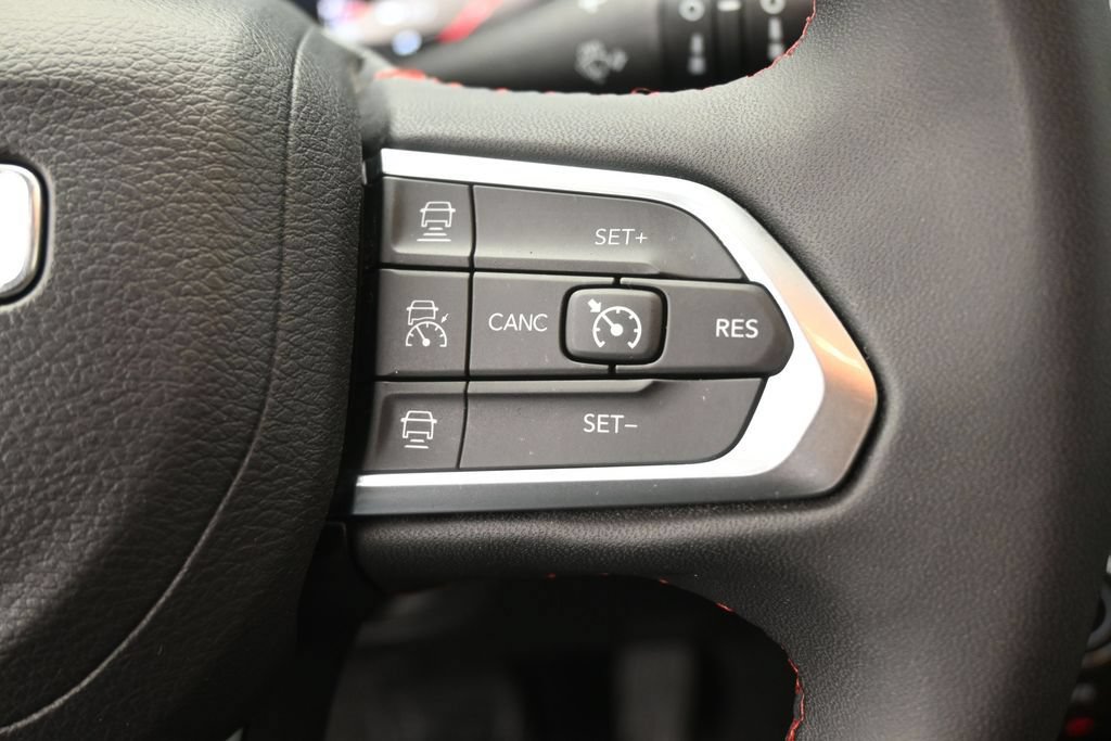 Used 2024 Jeep Compass Trailhawk AWD/4WD image 2