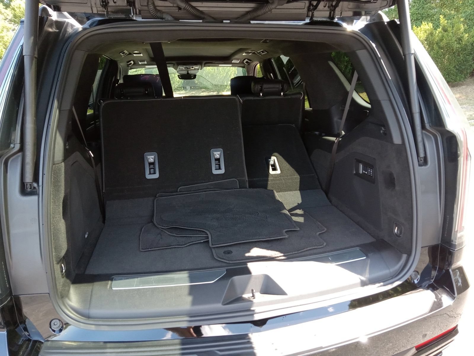 Used 2025 Cadillac Escalade V AWD/4WD image 30