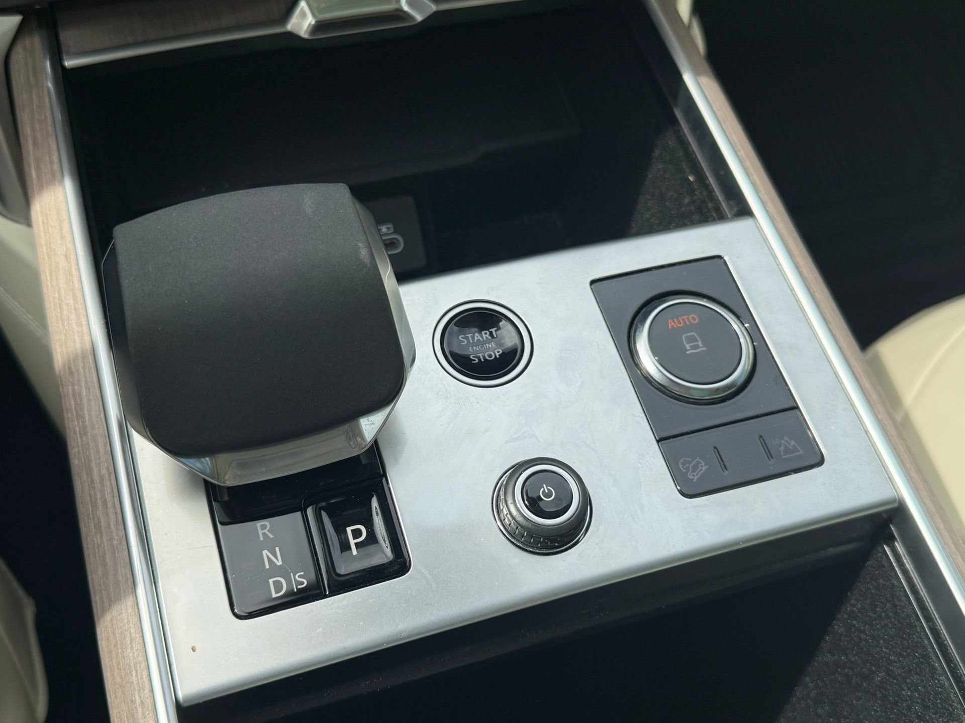 Used 2023 Land Rover Range Rover Long Wheelbase Autobiography image 42