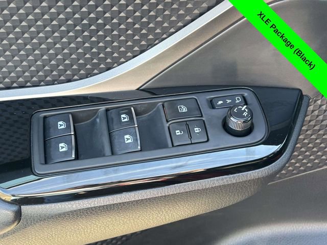 Used 2019 Toyota C-HR XLE image 9