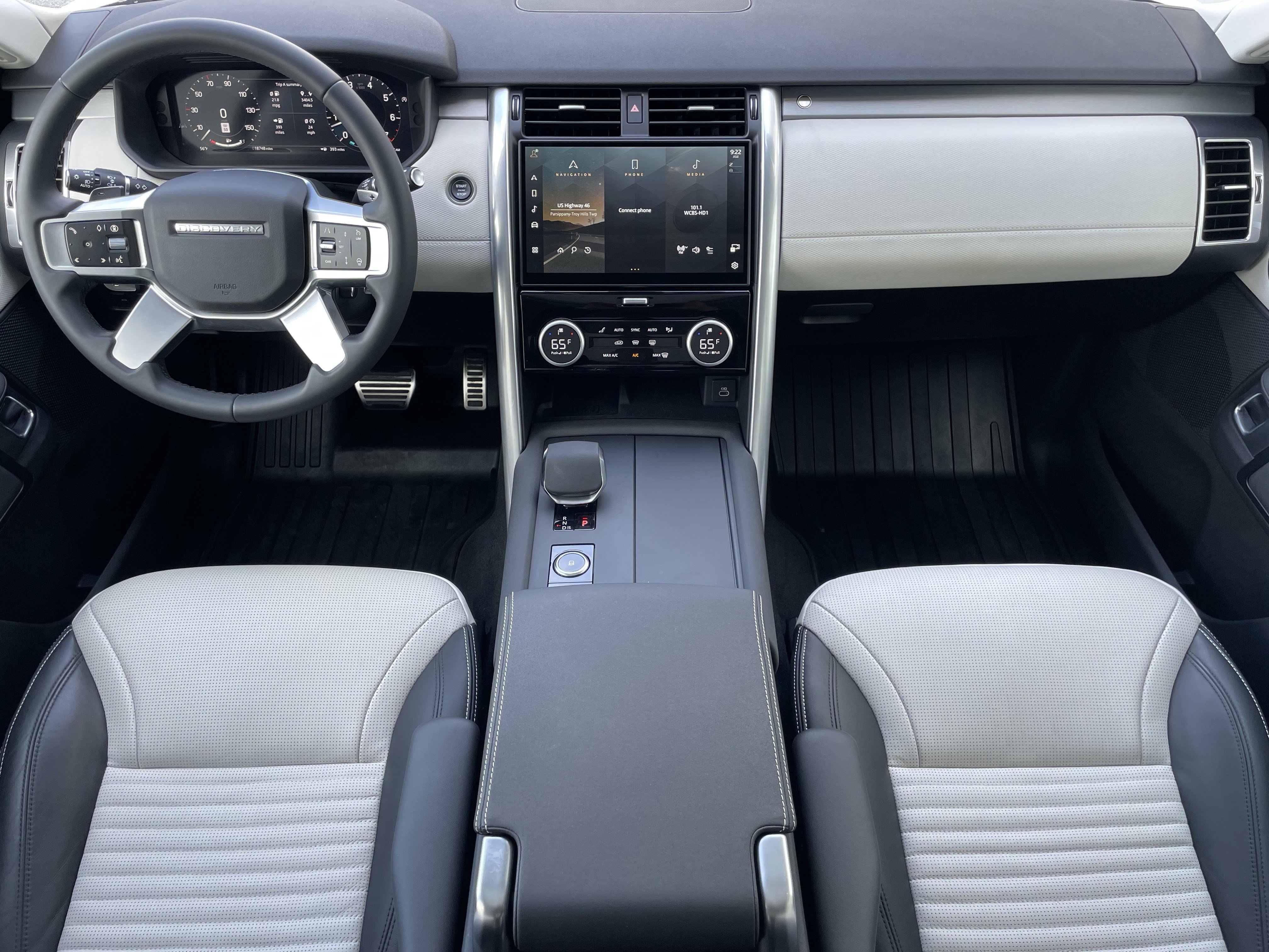 Used 2025 Land Rover Discovery Dynamic SE AWD/4WD image 15