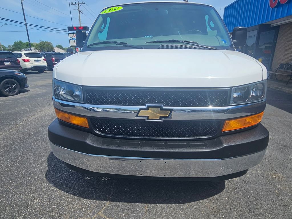 Used 2024 Chevrolet Express 2500 w/ Driver Convenience Package image 2