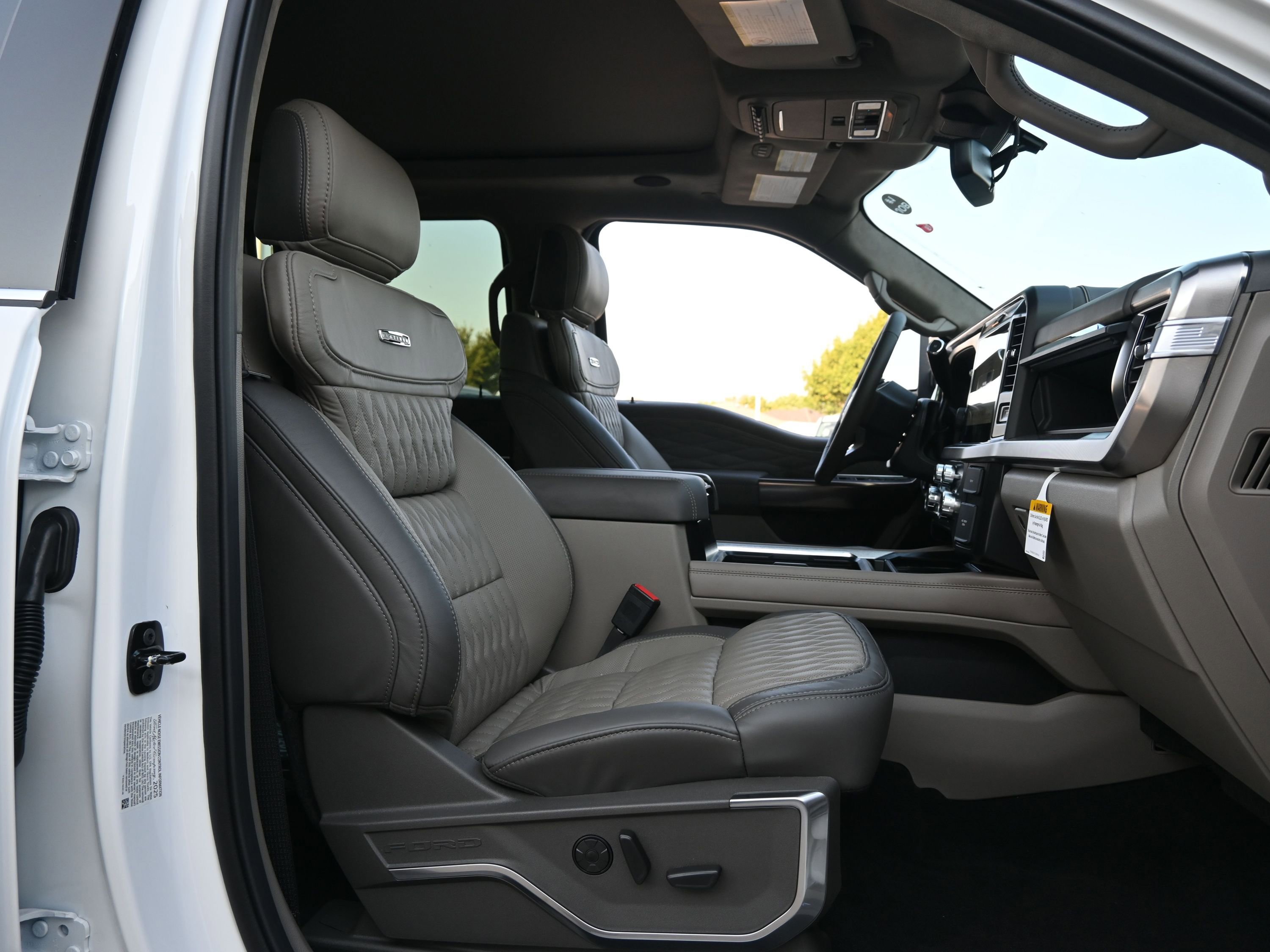 New 2026 Ford F450 Platinum w/ Platinum Plus Package image 24