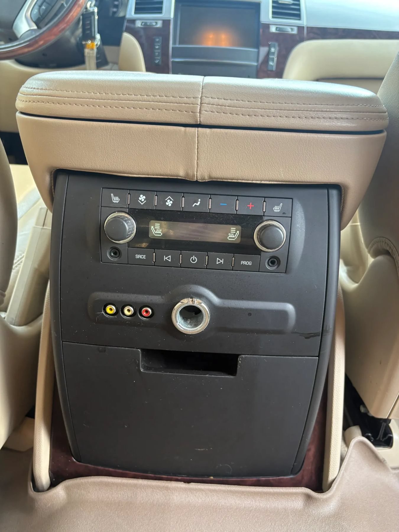 Used 2011 Cadillac Escalade Premium AWD/4WD image 26