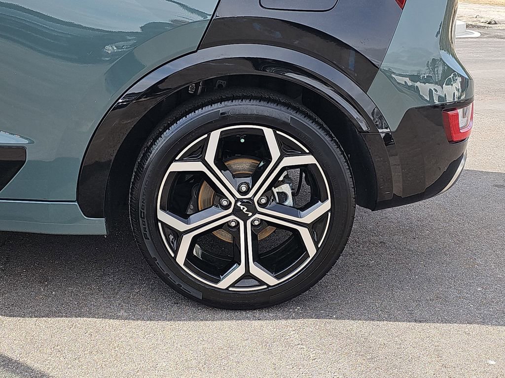 Used 2023 Kia Niro SX Touring image 37