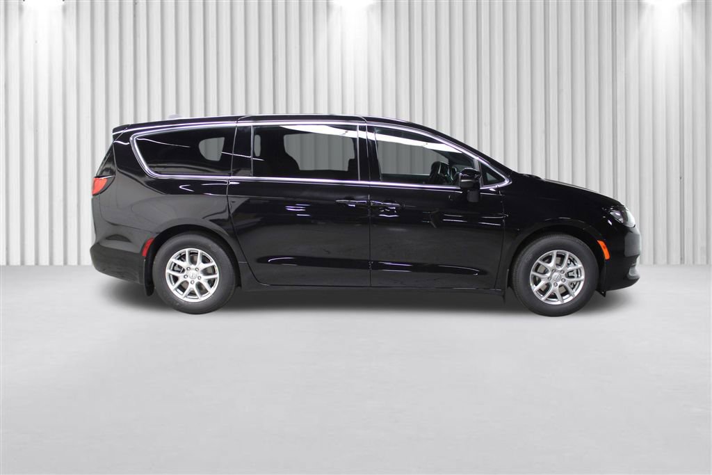 New 2026 Chrysler Voyager LX image 2