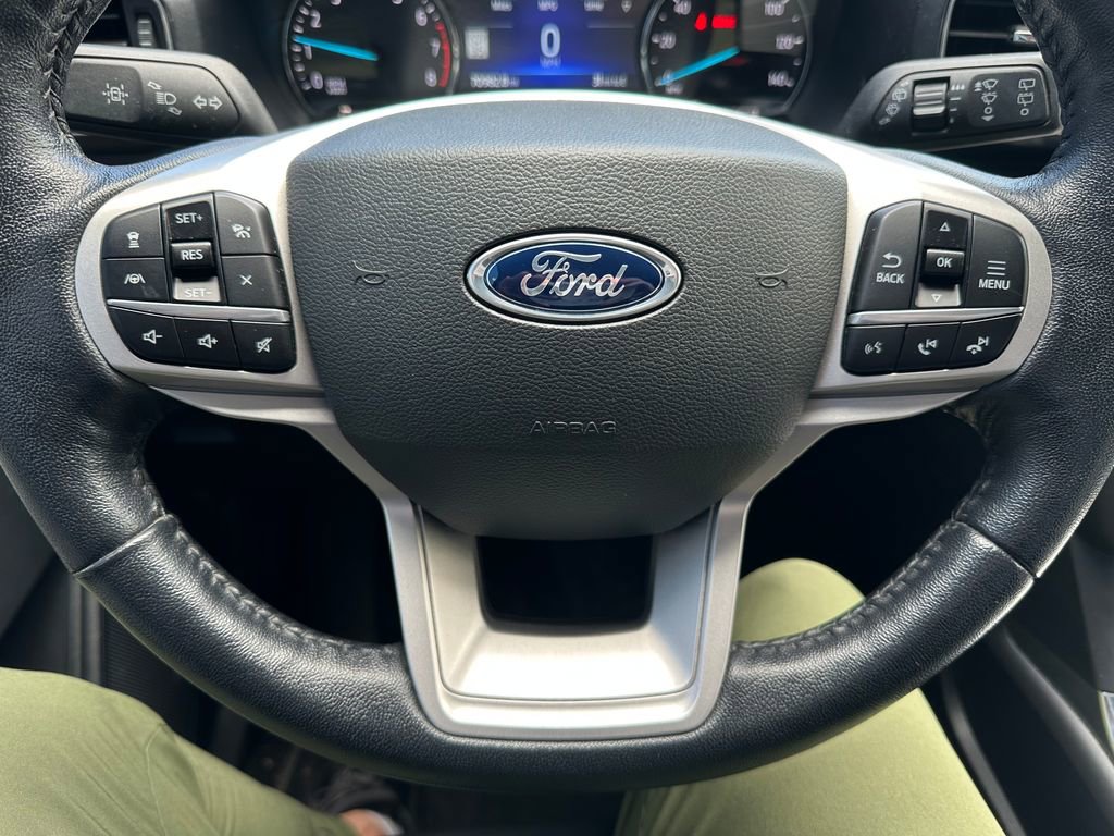 Used 2022 Ford Explorer XLT w/ Equipment Group 202A AWD/4WD image 3