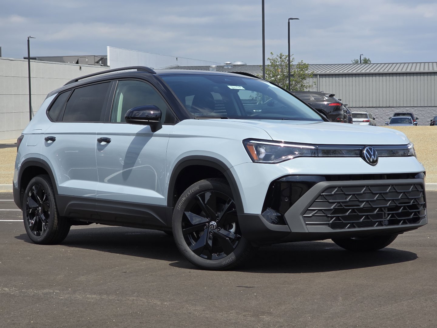 New 2026 Volkswagen Taos SE FWD image 2