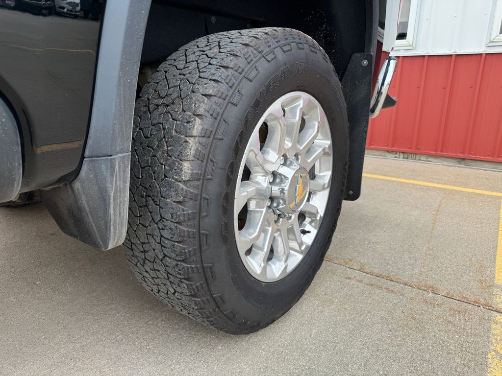 Used 2025 Chevrolet Silverado 3500 LTZ w/ LTZ Premium Package image 15